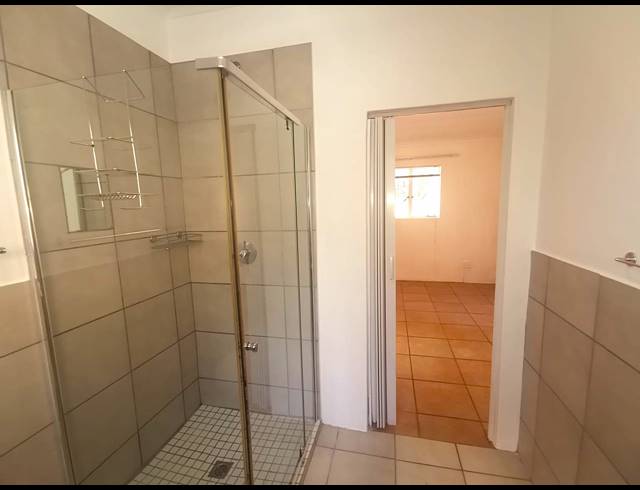 1 BEDROOM FREESTANDING TO LET IN HILLCREST CENTRAL
